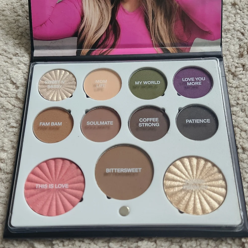 New OFRA X Hot Mess Momma Mini Mix Eyeshadow Palette Unconditional